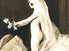 Beautiful women posing nude