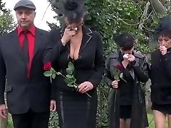 French mature anal hot