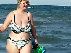 chubby mummy spied on the beach