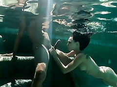 Holding breath long underwater Aidra Fox gives a proper fellatio