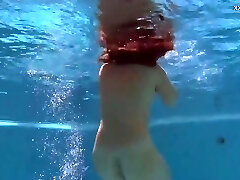 Puzan Bruhova سکسی زیر آب غوطه ور