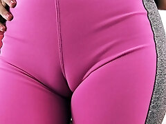 AMAZING BODY Latina EXPOSING CAMELTOE and Chubby ASS YOGA