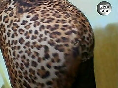 Blondes Teenie zieht sich fuer ihr studium aus 