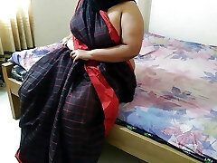 Tamil Real Granny ko bistar par tapa tap choda aur unki pod thick diya - Indian Hot old damsel wearing saree without blouse
