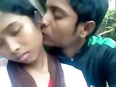 Desi Indian Girl Blowjob Her Beau Outdoor