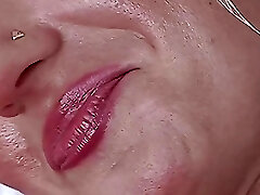 Blonde MILF in High High-heeled Shoes Loves Solo Sex