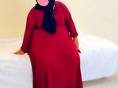 Fucking a Round Muslim mommy-in-law wearing a red burqa & Hijab (Part-2)