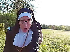 这个修女在她去教堂之前得到了她的屁股！!