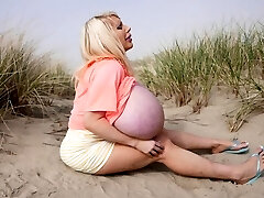 Blonde With Natural Big Globes Likes Putting A Toy In Her