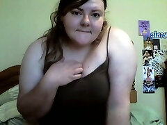 This BBW's pussy hole is always hungry and she loves playing her cunt on cam