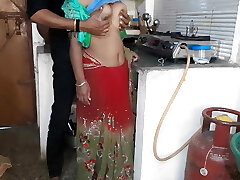 Housewife cleaning in the kitchen misses the rod and takes the neighbor's trunk and gets poked Housewife cleaning in the kitchen misses the rod and takes the neighbor's trunk and gets poked