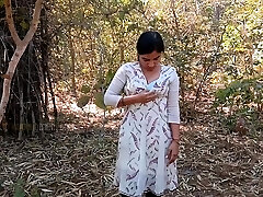 Indian Bhabhi Flashing Fun Bags Getting Nude In Public