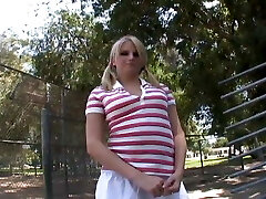 Oral im Auto weil der Schwanz schon will Oral im Auto weil der Schwanz schon will