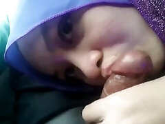 Blowjob Hijab Girlfriend In The Truck