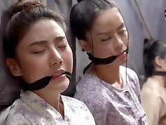 trois femmes thaïlandaises fendent bâillonnées