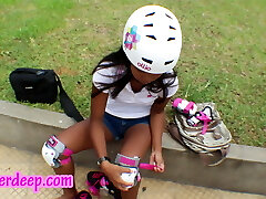 HD Asian girl first time roller staking sucking big beef whistle