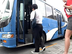 A Married Woman's Bra-stuffers Stick to a Student's Body on a Crowded Bus! The Wife's Sexual Wish Is Inflamed by the Cock