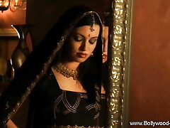 Belly Dancer Beauty Honey Rocks