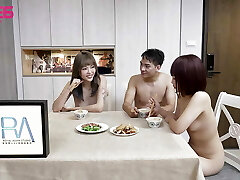 atemberaubender heimsex mit einer nackten asiatischen stiefschwester mit wahnsinnigen kurven - asiatischer amateur