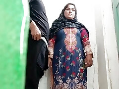 Teacher girl sex with Hindu student leak viral MMS rock hard bang-out with Muslim hijab college girl