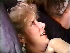 पुराने गर्म सुनहरे बालों वाली लड़की उसे अठारह साल पुराने दोस्त पुराने गर्म सुनहरे बालों वाली लड़की उसे अठारह साल पुराने दोस्त