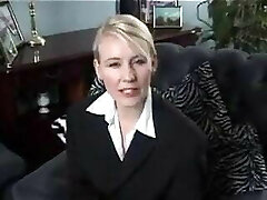 British Amateur DIrty talking therapist gets revved on