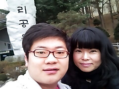 Fledgling Korean couple fucks in classic missionary position on camera