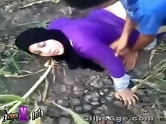 Hijab muslim girl poke in jungle