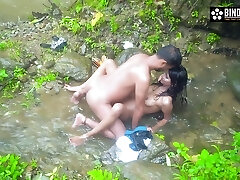 desi dziewczyna uprawia seks w wodospad odkryty