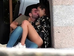 Voyeur un duo est surpris en teach de baiser en public