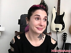 Busty emo milf shakes her bigtits