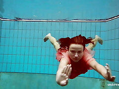 più caldo russo corpo perfetto babe deniska in piscina