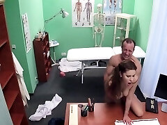 Doctor cumming on his nubile patient