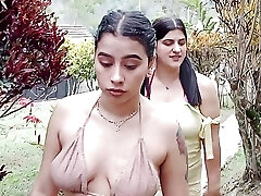 Horny lesbians with ample donk take advantage of home alone to lick their pussies in the pool - Porno in Spanish