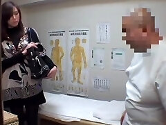 Girl gets deep pussy massage on hidden cam voyeur vid