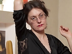 Solo brunette enjoys while fingering her shaved muff - Barbara Solo brunette enjoys while fingering her shaved muff - Barbara