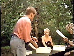 With cream sate.(Aber bitte mit Sahne) With cream sate.(Aber bitte mit Sahne)