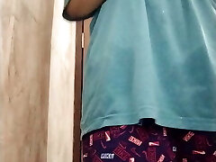 Gym k baad ladki gyi nahane aur nahate hue daal li ungli indian desi doll Gym k baad ladki gyi nahane aur nahate hue daal li ungli indian desi doll