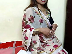 A saree doll went bathroom to urinate and finish her masturbation