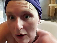 Talking about how ejaculations caused by hot water are fierce on the build up to them, whilst sat in a mega hot bathtub!