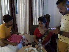Tina gaye do ladke ke paas. Hua bhorpur chudai, Full flick