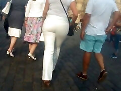 Juicy big butts sexy cougars in tight pants