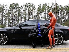 секс в латексе на открытом воздухе секс в латексе на открытом воздухе