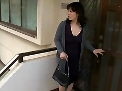 возбужденная азиатка сосет и трахается с другом, пока он не кончает возбужденная азиатка сосет и трахается с другом, пока он не кончает