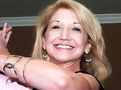 nonna fa qualche cazzo di sperma! nonna fa qualche cazzo di sperma!