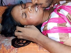 Chudkar aunty ko bohat smooched liya raat me Chudkar aunty ko bohat smooched liya raat me