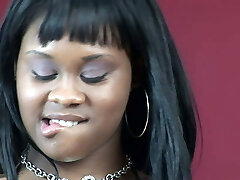 una piccola cicciottella ingoia dopo il sesso duro una piccola cicciottella ingoia dopo il sesso duro