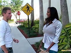 MilfHunter - Parking lot sweetie MilfHunter - Parking lot sweetie