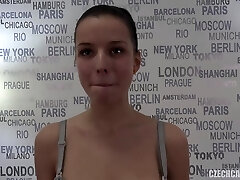 молодая 1 брюнетка с большими натуральными сиськами молодая 1 брюнетка с большими натуральными сиськами