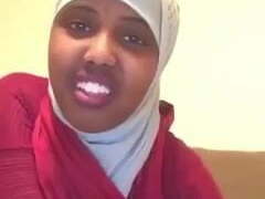 索马里女孩的胸部透露